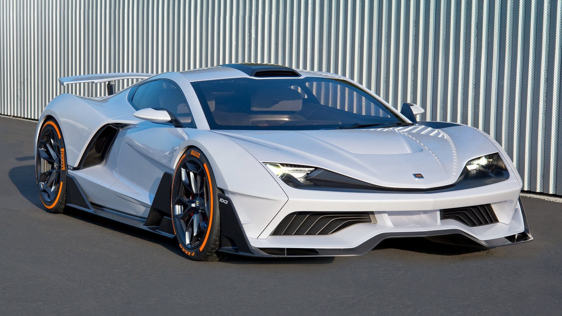 开云网站-勇者无惧：面对极端险境的车手英勇表现，勇者无惧人物