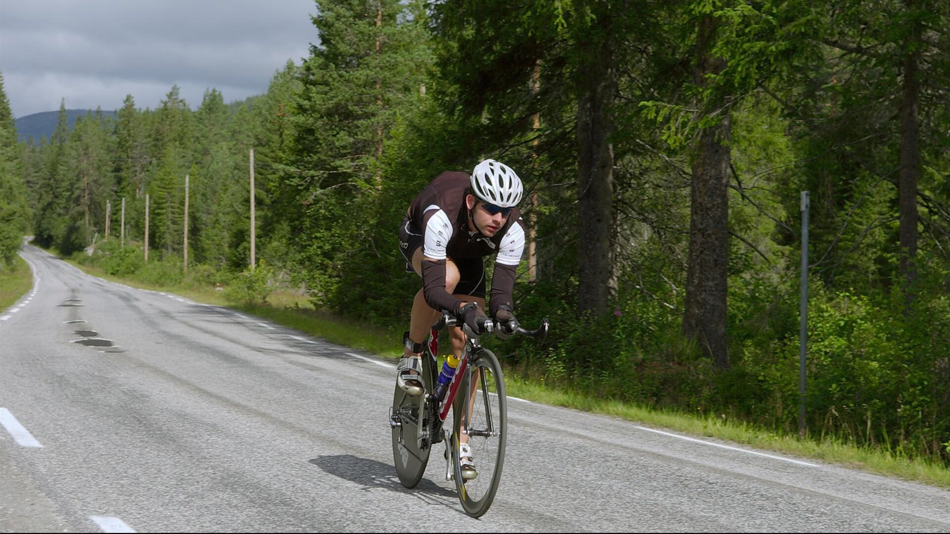 开云官方网站-唐纳德·高尔带领袋鼠队通过快速进攻打破对方防线